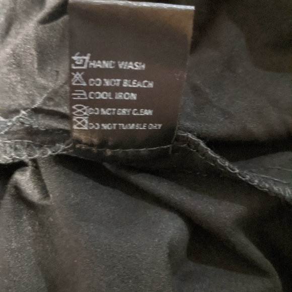 Olivaceous Crop  Knot-Front Crop Top Black L - Picture 9 of 11